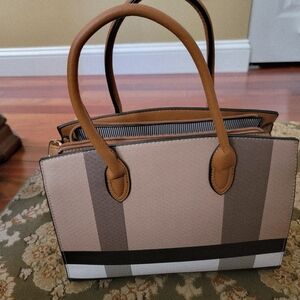 Elegant Tan and Black Handbag